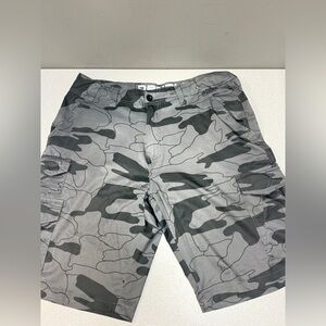 Denali Shorts Gray Camo Cargo Pockets Lightweight Men's Size 34 *Clean*
